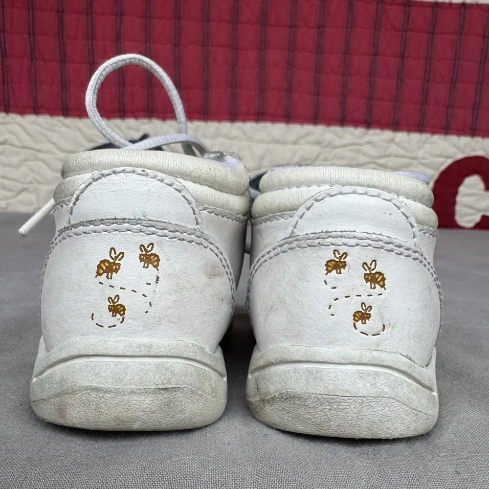 Size 5c - Vintage Y2K Classic Pooh‎ Tennis Shoes